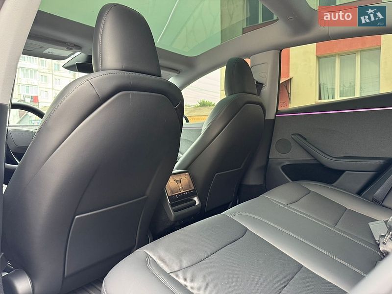 Седан Tesla Model 3 2025 в Дубно