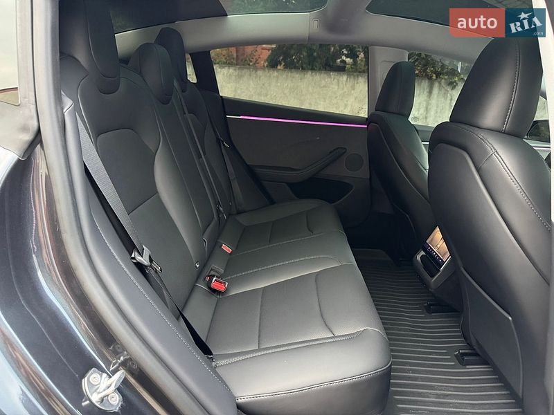 Седан Tesla Model 3 2025 в Дубно
