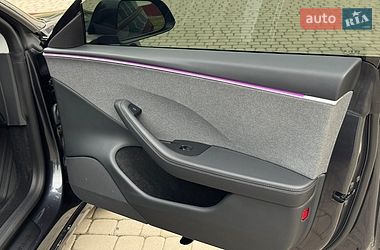 Седан Tesla Model 3 2025 в Дубно
