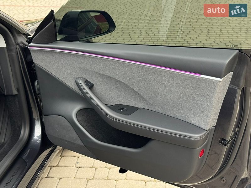 Седан Tesla Model 3 2025 в Дубно
