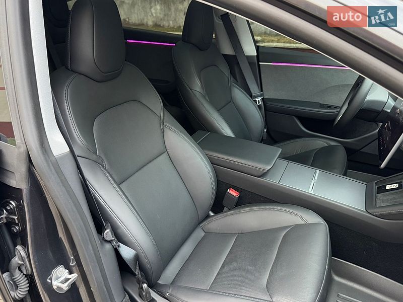 Седан Tesla Model 3 2025 в Дубно