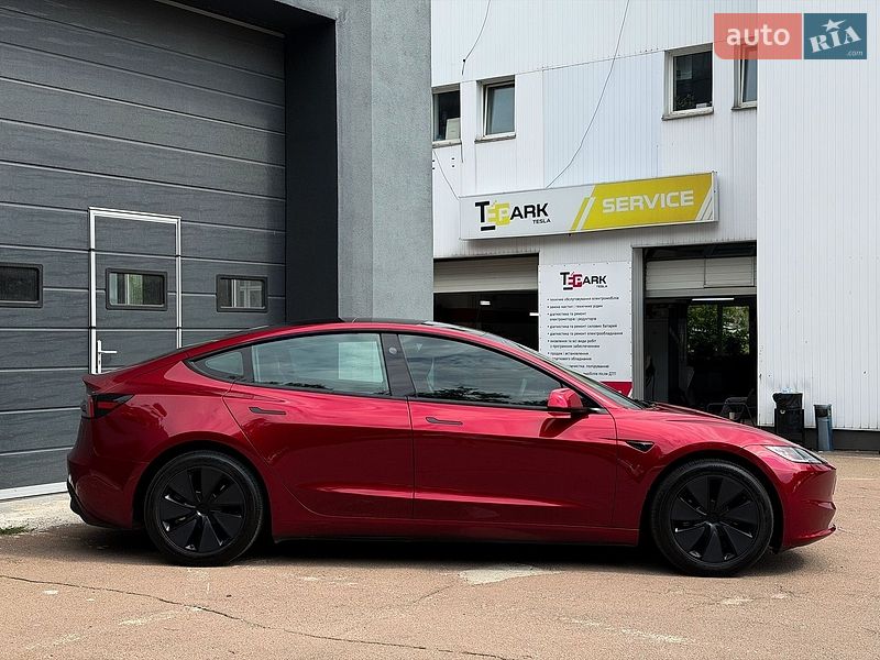 Седан Tesla Model 3 2024 в Києві