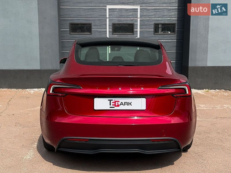 Седан Tesla Model 3 2024 в Києві