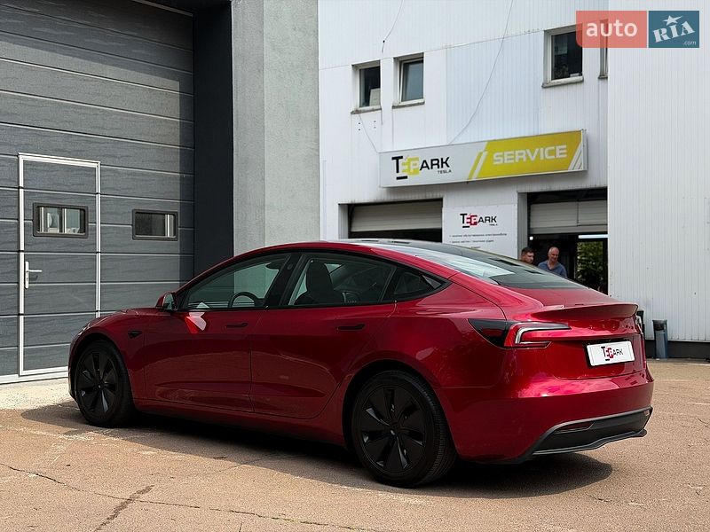Седан Tesla Model 3 2024 в Києві