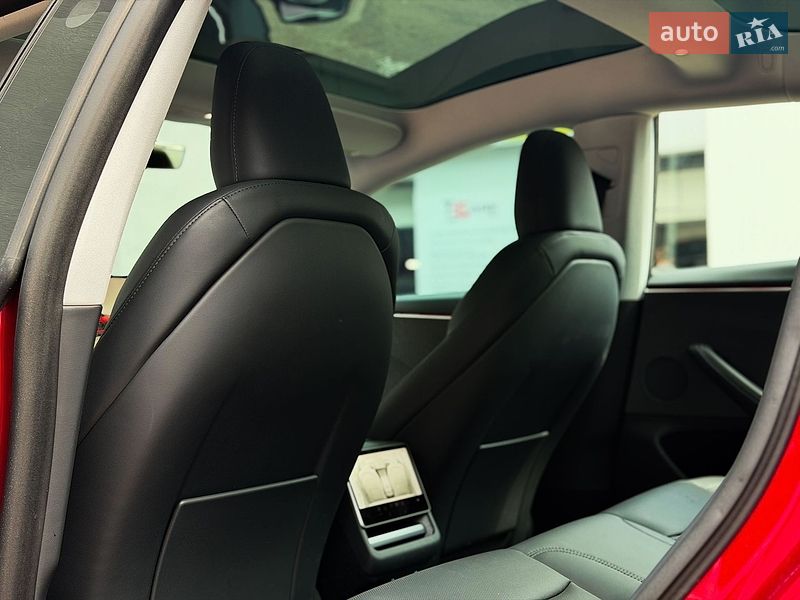 Седан Tesla Model 3 2024 в Києві