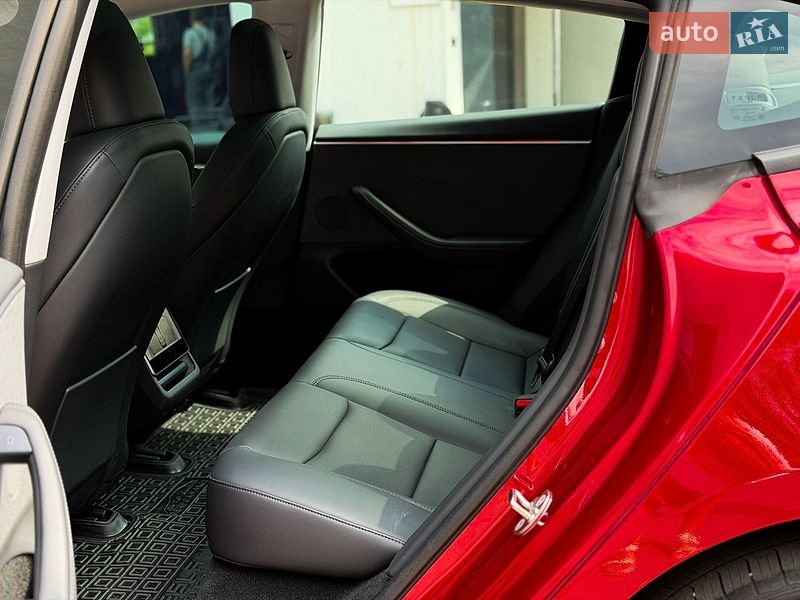 Седан Tesla Model 3 2024 в Києві