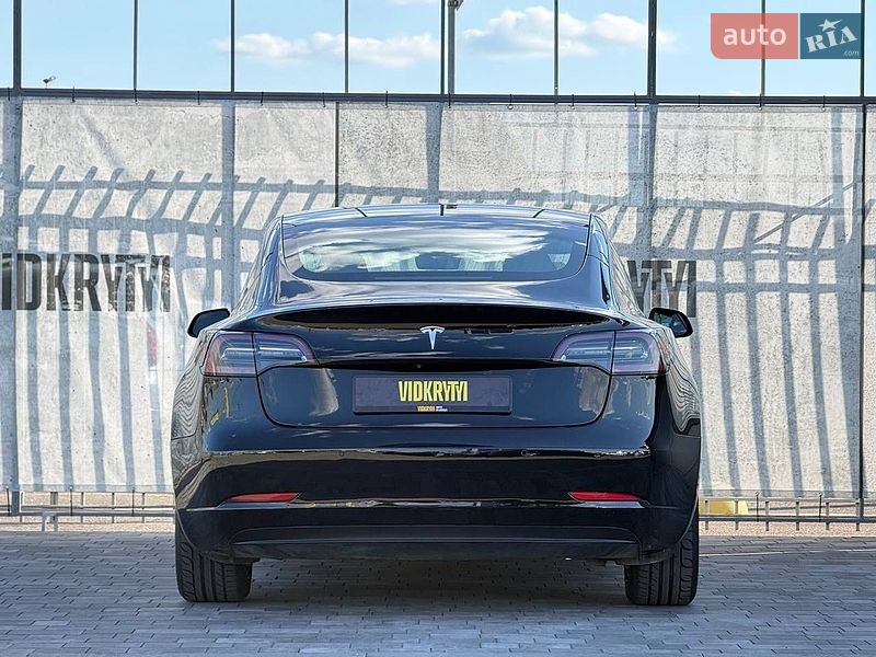 Седан Tesla Model 3 2018 в Киеве