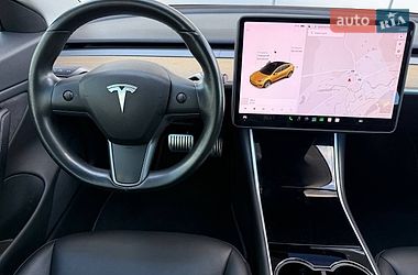 Седан Tesla Model 3 2018 в Киеве