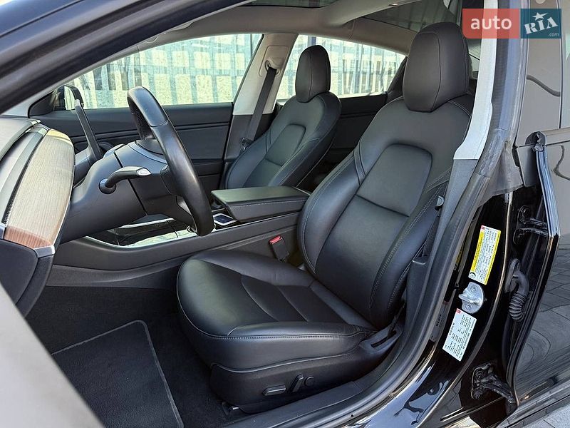 Седан Tesla Model 3 2018 в Киеве