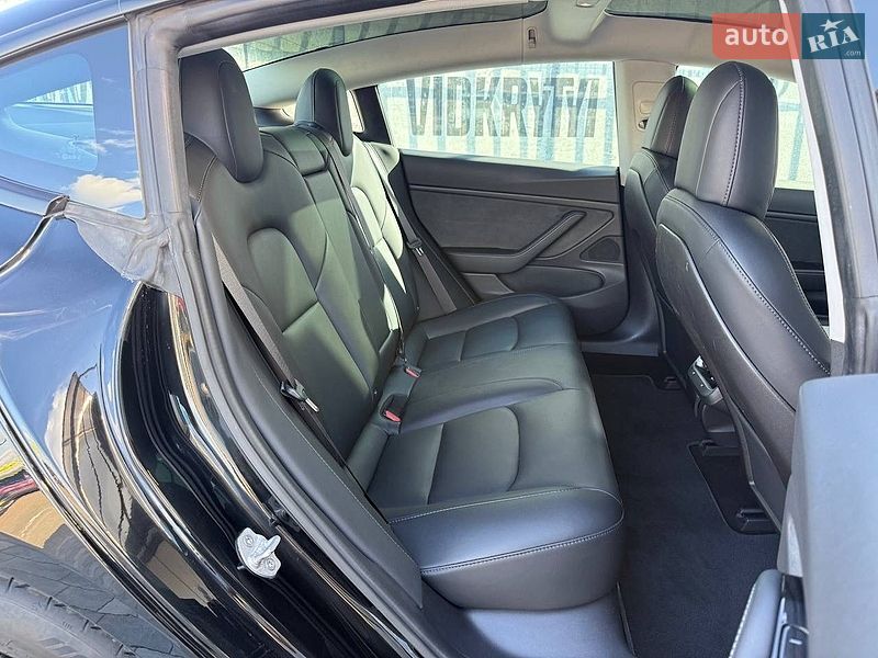 Седан Tesla Model 3 2018 в Киеве