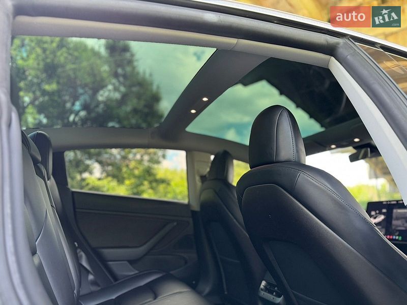 Седан Tesla Model 3 2019 в Дніпрі