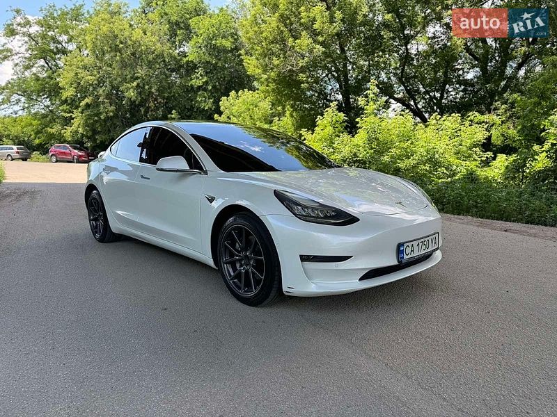 Седан Tesla Model 3 2019 в Дніпрі