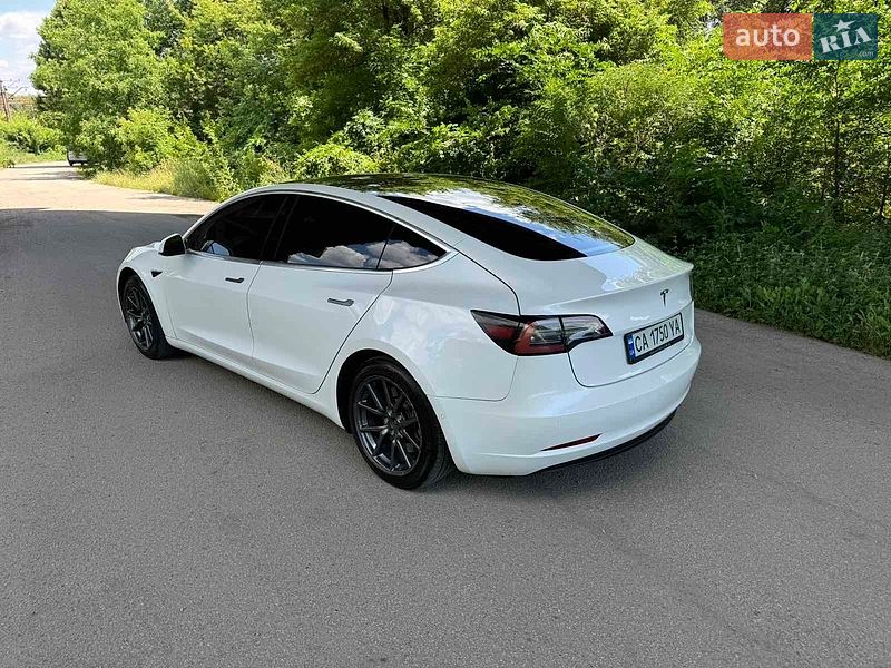 Седан Tesla Model 3 2019 в Дніпрі