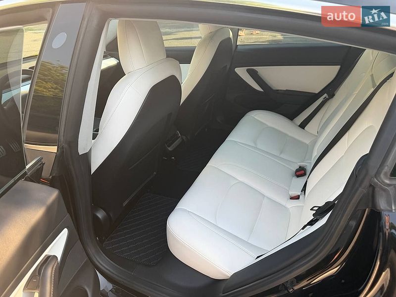 Седан Tesla Model 3 2020 в Дніпрі