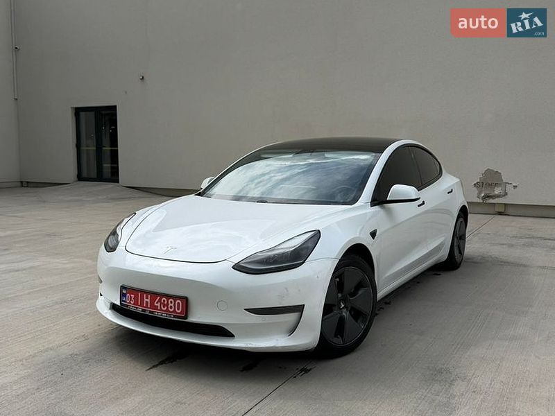 Седан Tesla Model 3 2021 в Луцке