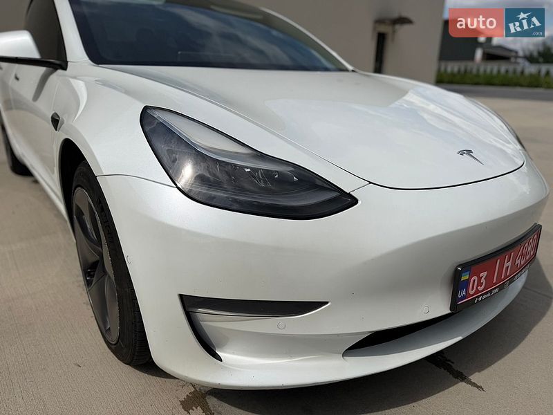 Седан Tesla Model 3 2021 в Луцке