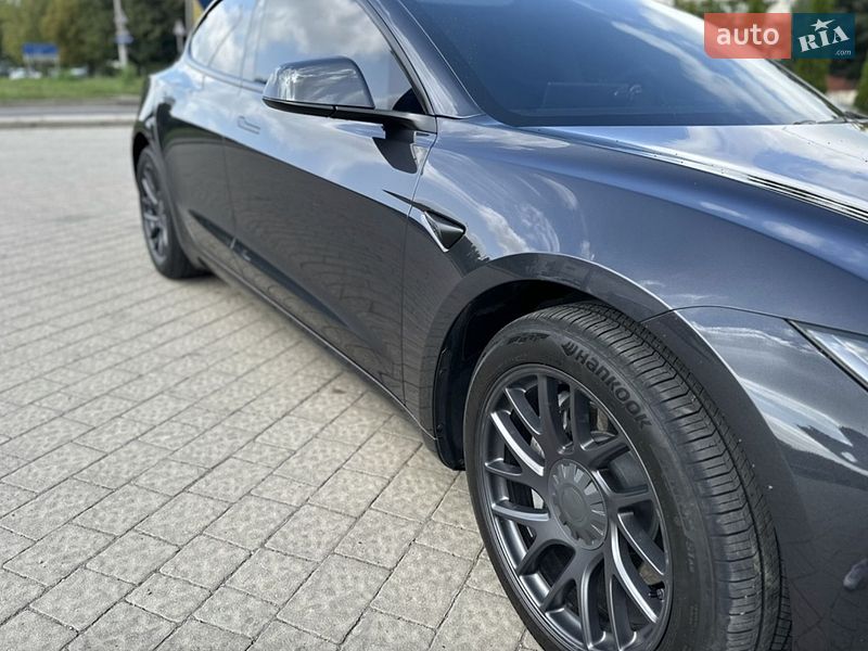 Седан Tesla Model 3 2024 в Івано-Франківську