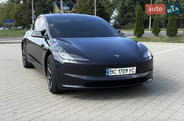 Седан Tesla Model 3 2024 в Івано-Франківську