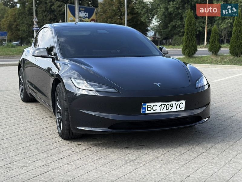 Седан Tesla Model 3 2024 в Івано-Франківську