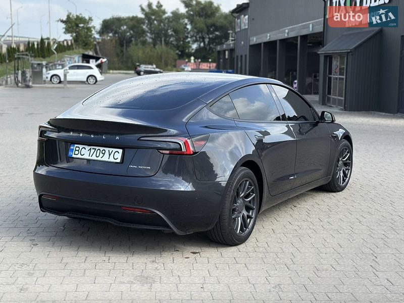 Седан Tesla Model 3 2024 в Івано-Франківську