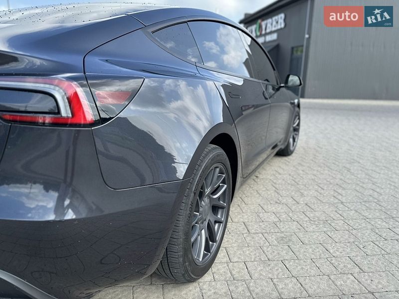 Седан Tesla Model 3 2024 в Івано-Франківську