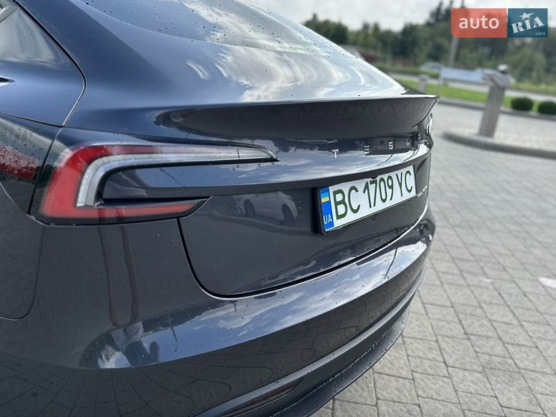 Седан Tesla Model 3 2024 в Івано-Франківську
