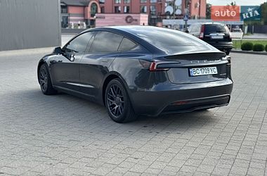 Седан Tesla Model 3 2024 в Івано-Франківську
