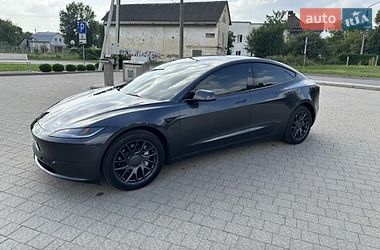 Седан Tesla Model 3 2024 в Івано-Франківську