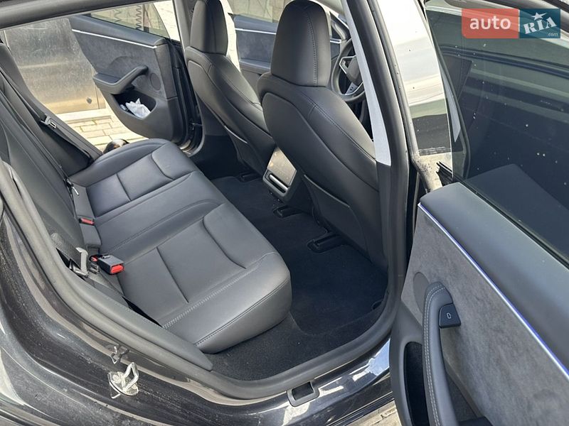 Седан Tesla Model 3 2024 в Івано-Франківську