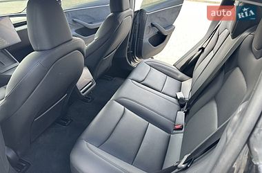 Седан Tesla Model 3 2024 в Івано-Франківську
