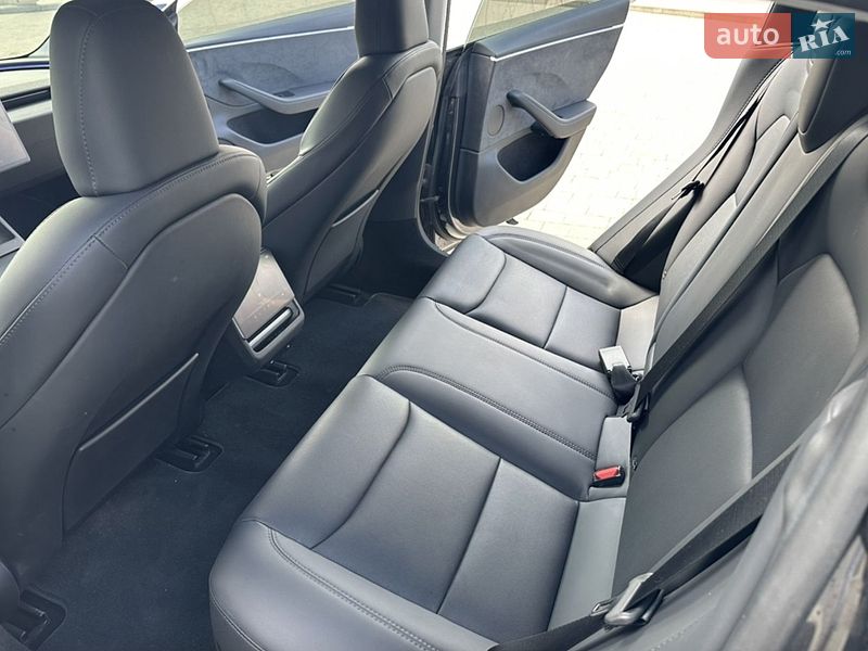 Седан Tesla Model 3 2024 в Івано-Франківську
