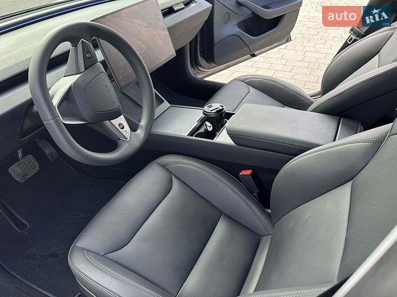 Седан Tesla Model 3 2024 в Івано-Франківську