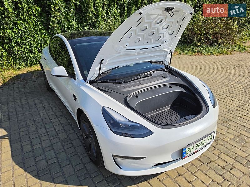 Седан Tesla Model 3 2023 в Одессе