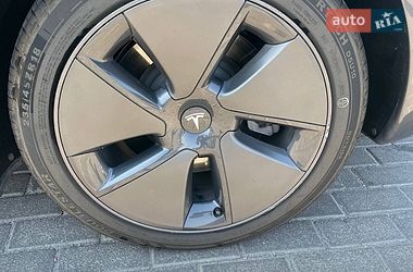 Седан Tesla Model 3 2023 в Запоріжжі