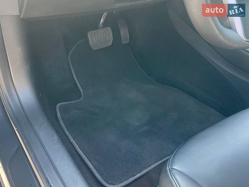 Седан Tesla Model 3 2023 в Запоріжжі