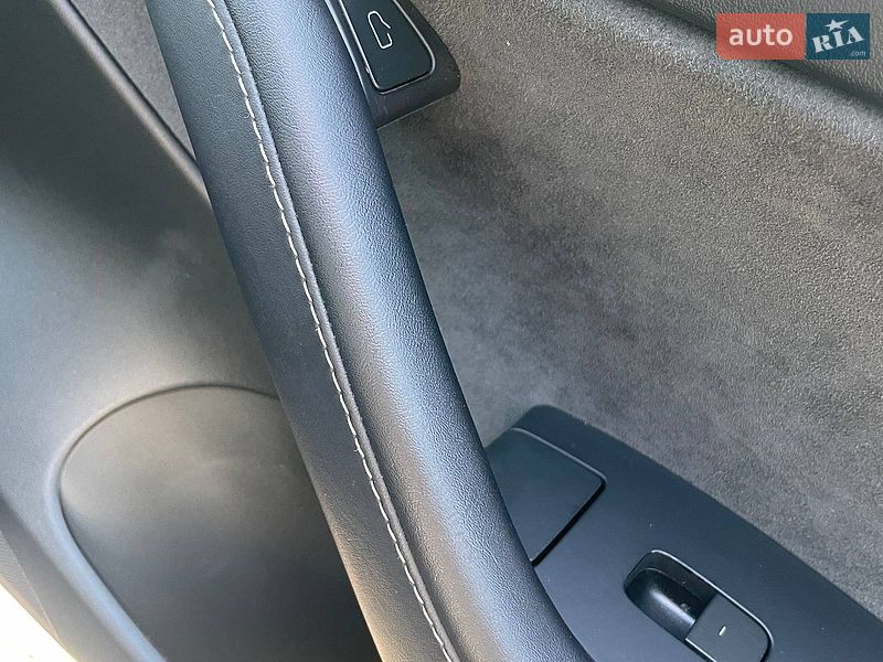 Седан Tesla Model 3 2023 в Запоріжжі
