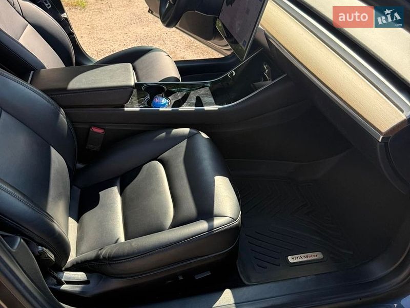 Седан Tesla Model 3 2019 в Харкові