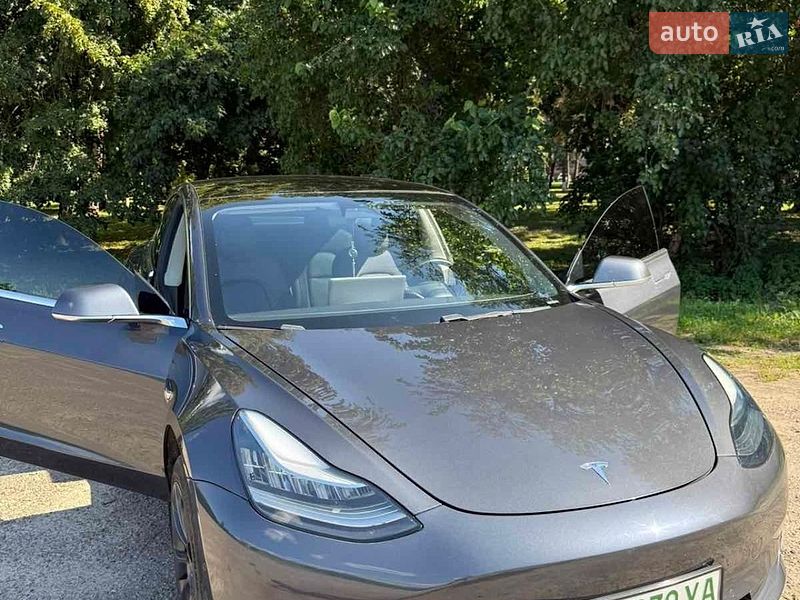 Седан Tesla Model 3 2019 в Харкові