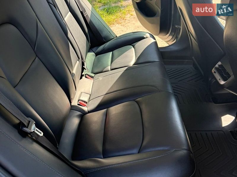 Седан Tesla Model 3 2019 в Харкові