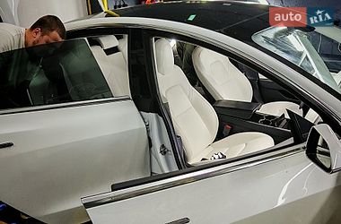 Седан Tesla Model 3 2019 в Киеве