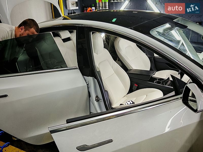 Седан Tesla Model 3 2019 в Киеве