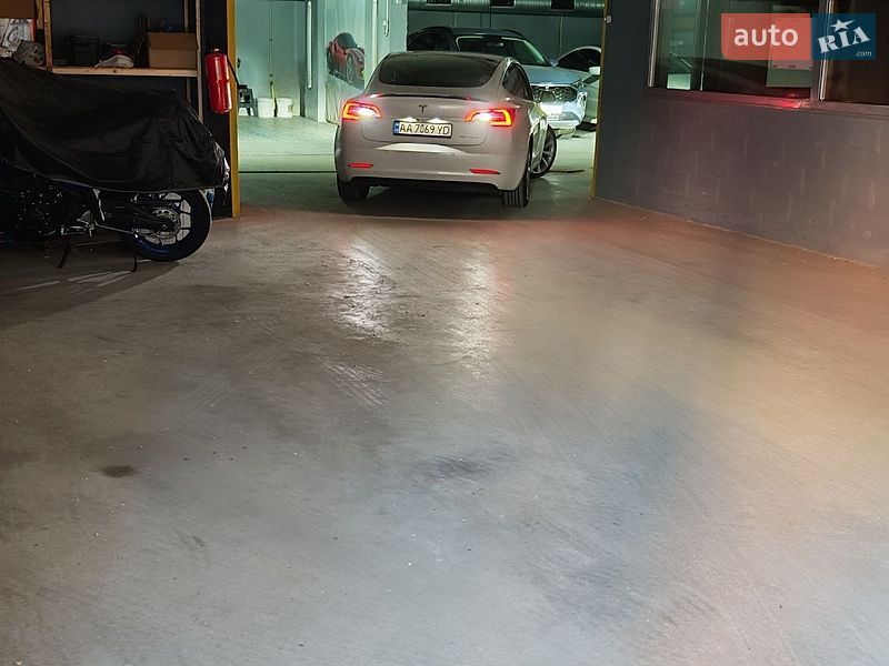 Седан Tesla Model 3 2019 в Киеве