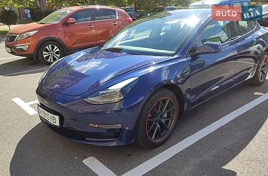 Седан Tesla Model 3 2021 в Киеве