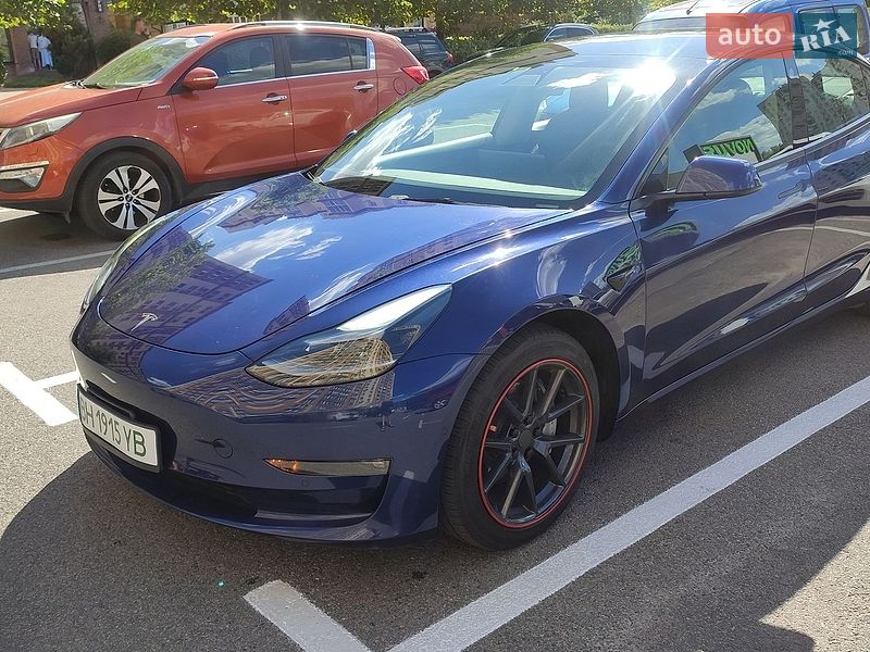 Седан Tesla Model 3 2021 в Киеве