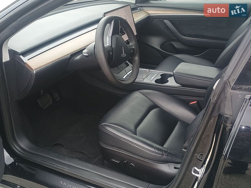 Седан Tesla Model 3 2023 в Хмельницькому