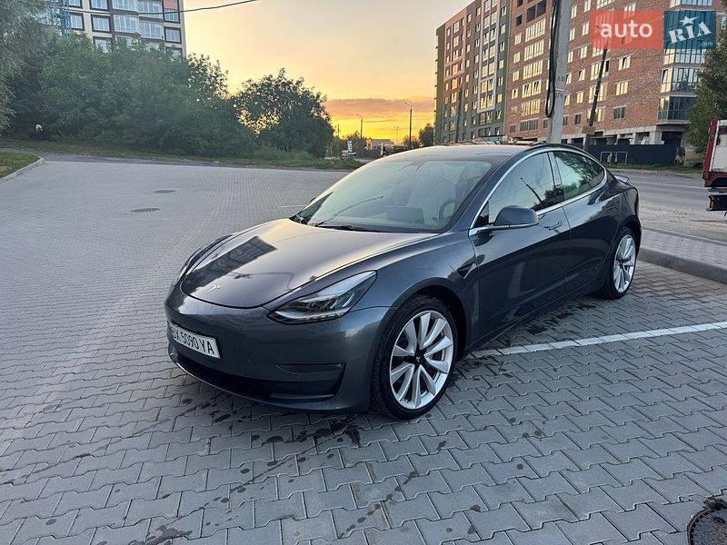 Tesla Model 3 2020