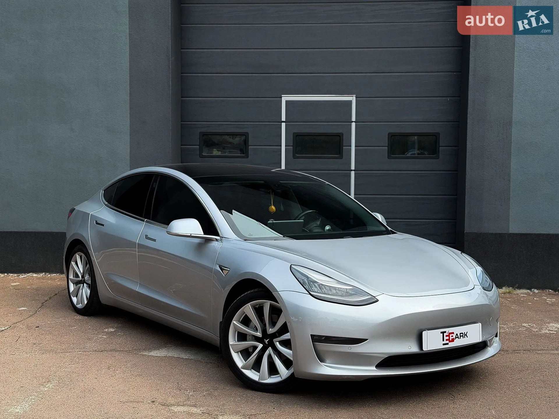 2018 Tesla Model 3 - фото 1