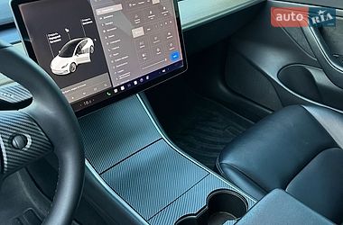 Седан Tesla Model 3 2019 в Ровно