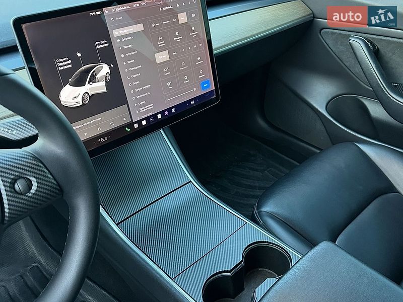 Седан Tesla Model 3 2019 в Ровно