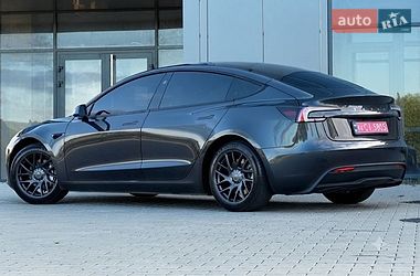 Седан Tesla Model 3 2025 в Черновцах